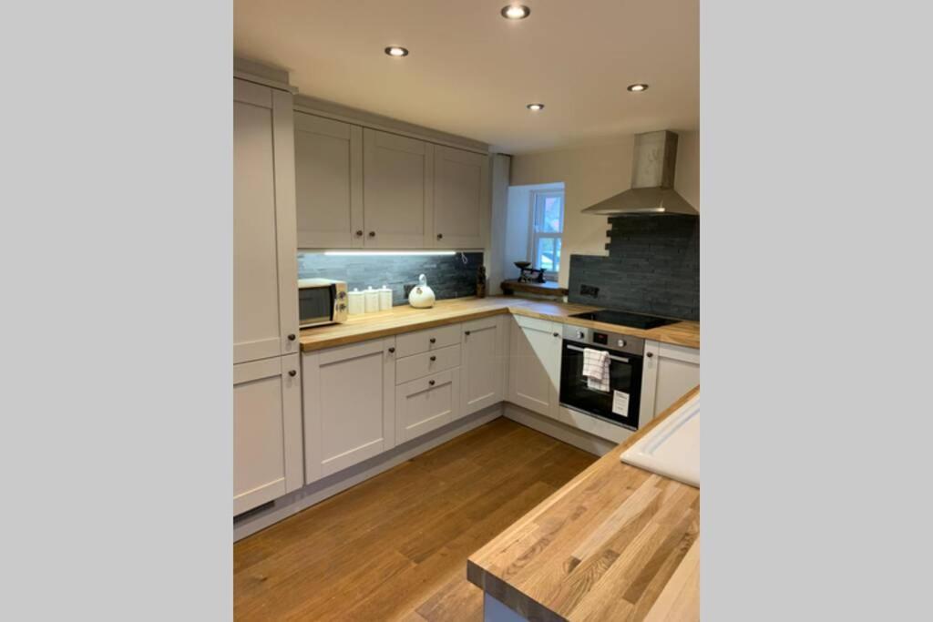 5 Star Cottage On The Green With Log Burner - Dog Friendly Austwick Zewnętrze zdjęcie