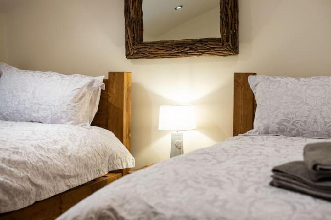 5 Star Cottage On The Green With Log Burner - Dog Friendly Austwick Zewnętrze zdjęcie